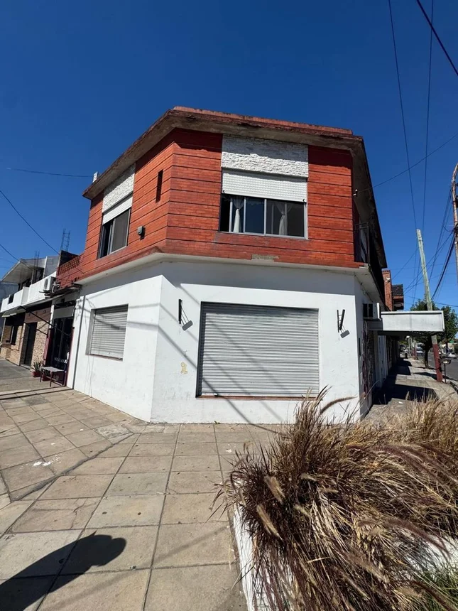 Local y departamento 3 ambientes en lanus, foto 1