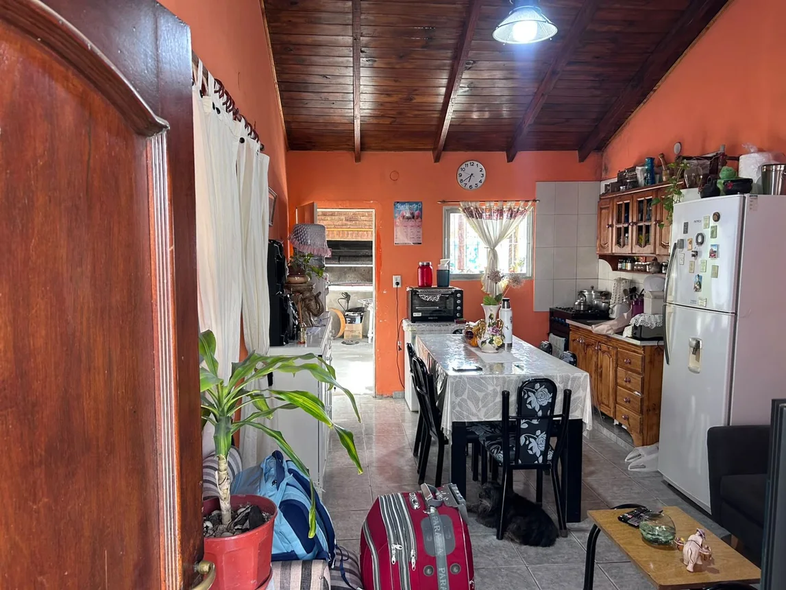 Casa de 3 ambientes en venta en Garín, 25 de Agosto 1900