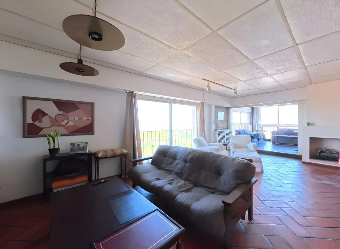 Piso de 5 ambientes en venta en Acassuso, Avenida Santa Fe 400