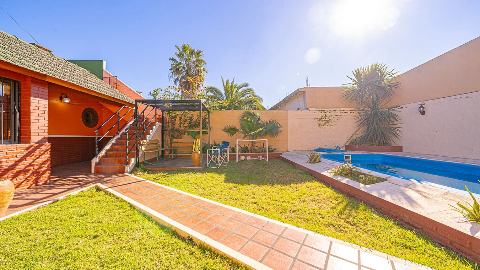 Casa en venta en Villa Luzuriaga, foto 2