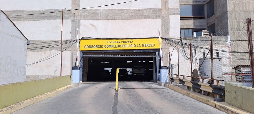 COCHERA DOBLE EXCELENTE UBICACIÓN  AV. OLMOS 138