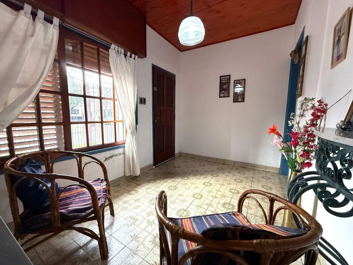 Casa en venta en Caseros, foto 2