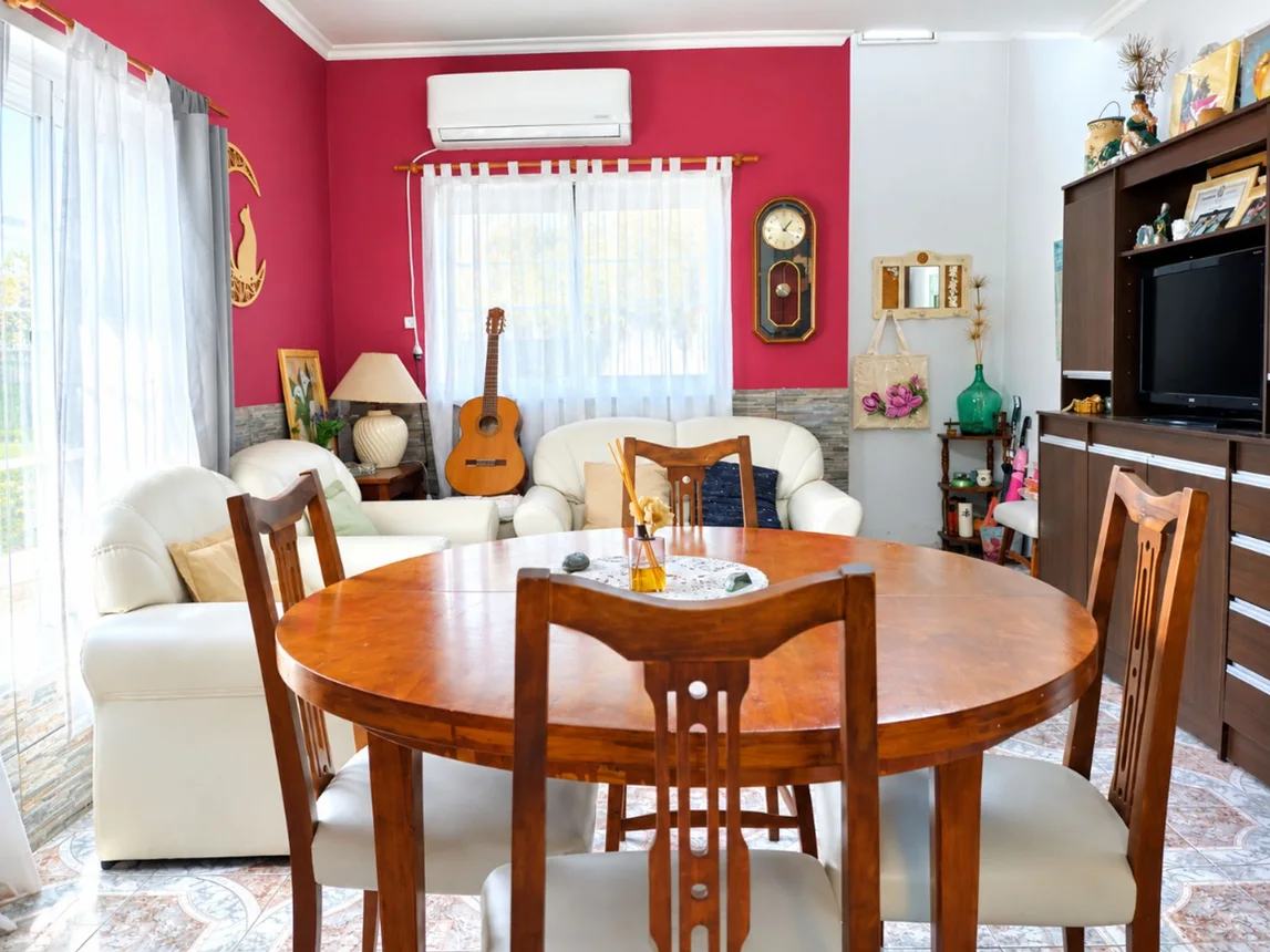 Casa de 5 ambientes en venta en Burzaco, Uruguay 1900, foto 2