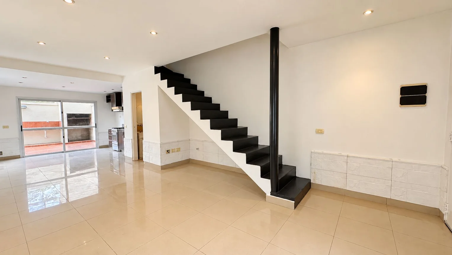 Casa dúplex de 3 ambientes en venta en Ezeiza, Lorenza Zenavilla 500, foto 3