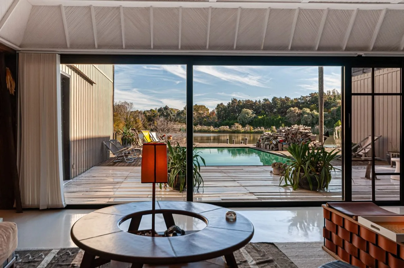 Venta casa de diseño en pilará frente a laguna, foto 3