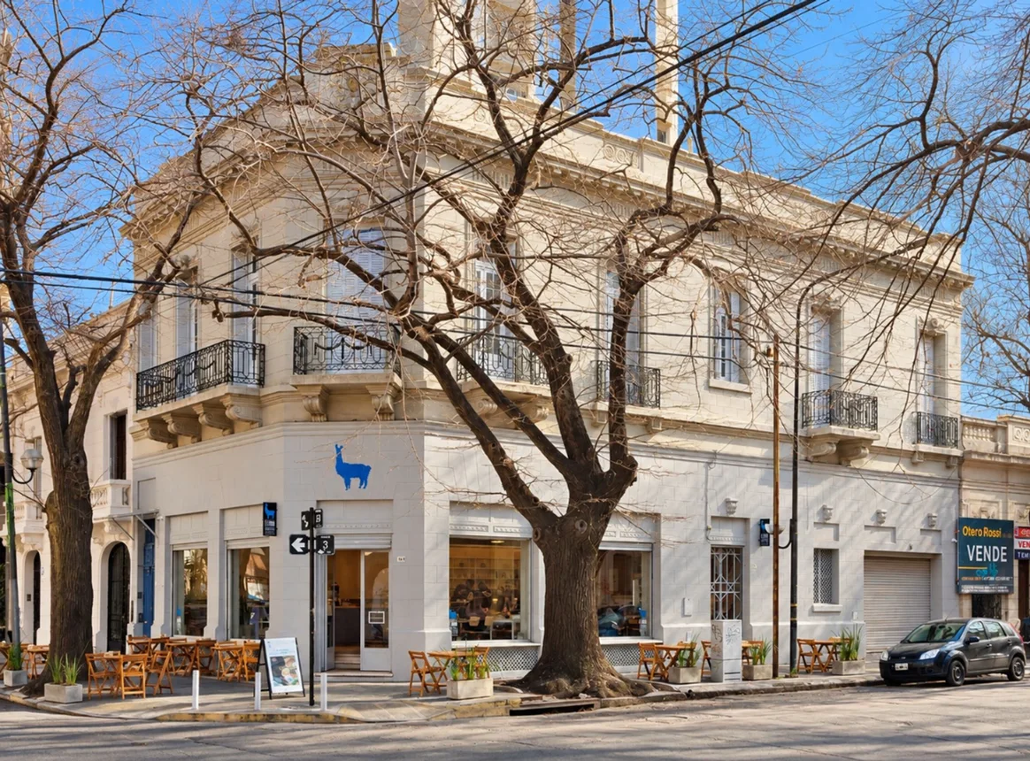 Casa de 8 ambientes en venta en La Plata, 51 Esquina 3 400