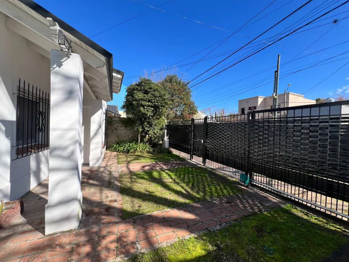 Casa de 3 ambientes en venta en City Bell, 466 E/ 14c y 15 700, foto 2