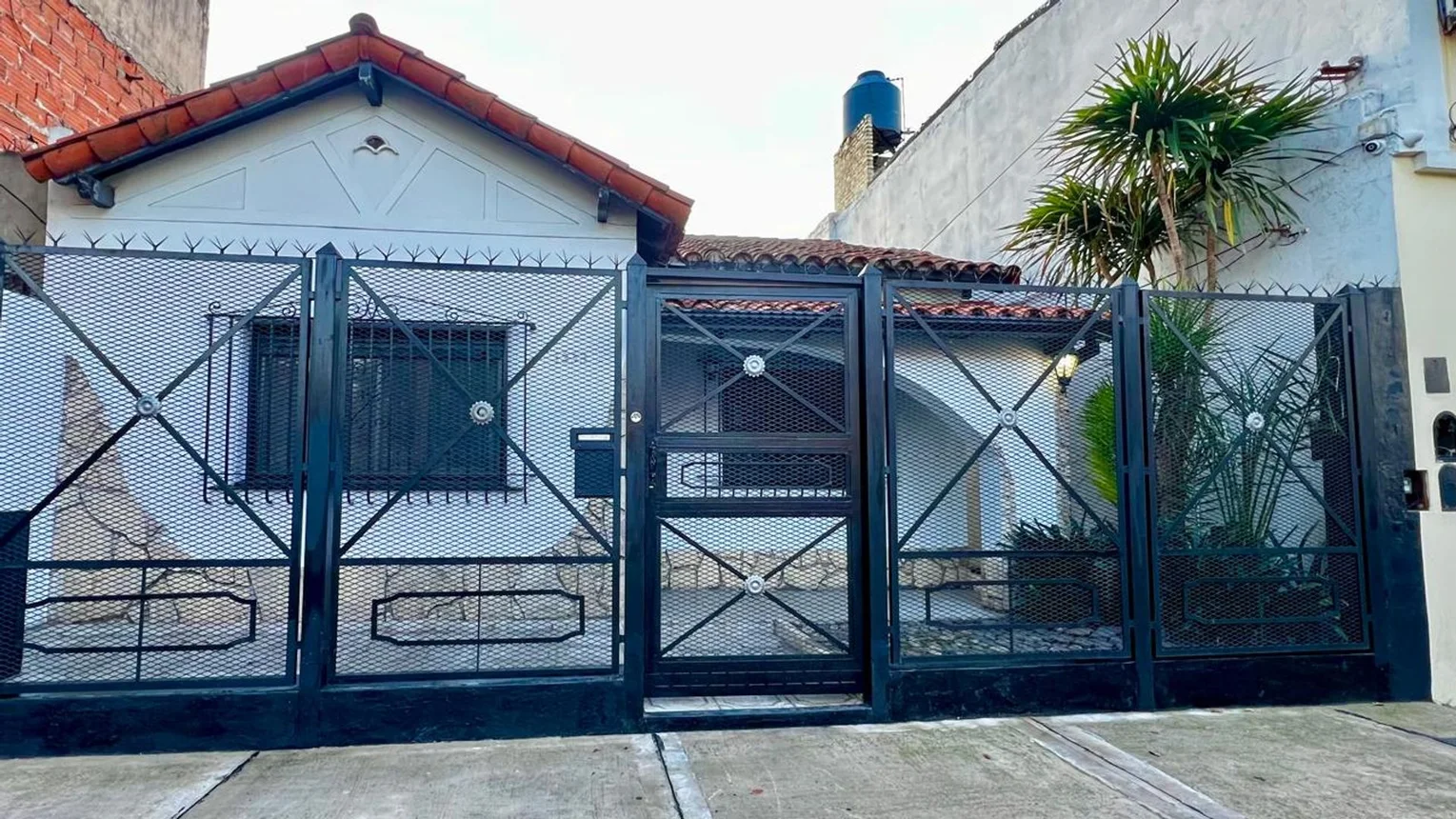 Casa de 6 ambientes en venta en Lanús Oeste, Bolivia 1300