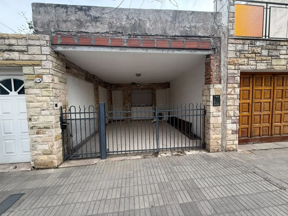 Casa de 4 ambientes en alquiler en Bahía Blanca, Bartolomé Mitre 1100