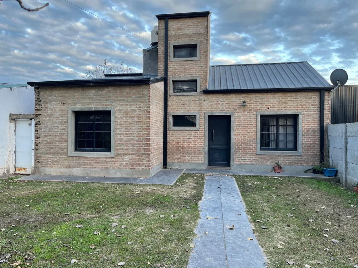 Remax vende casa en pueblo candioti santa fe, foto 1