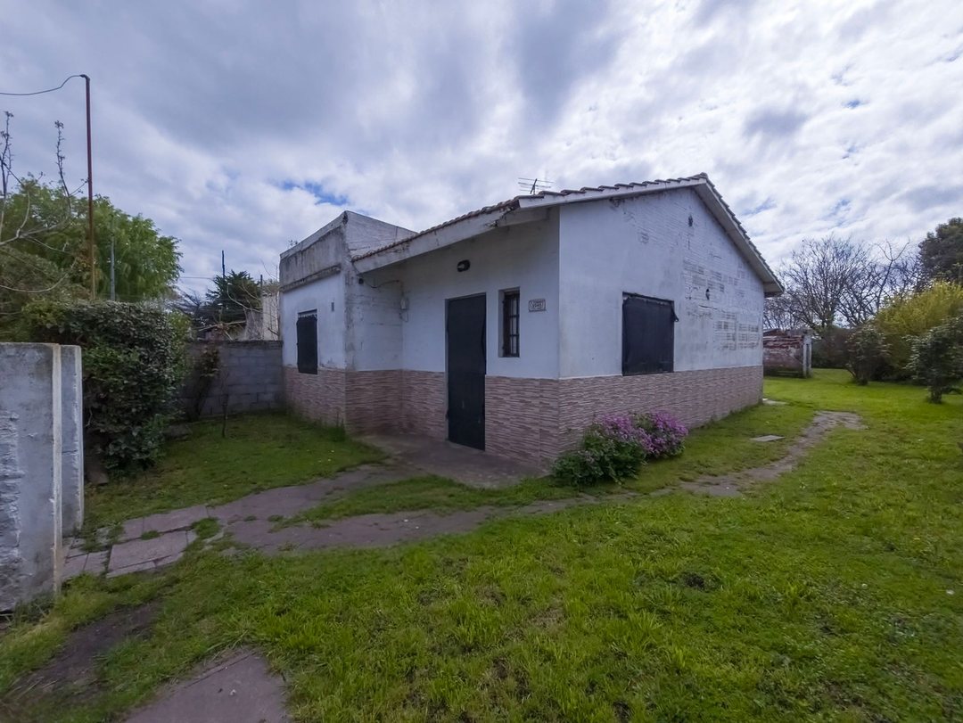 OPORTUNIDAD - CASA DE 3 AMBIENTES APTA CREDITO
