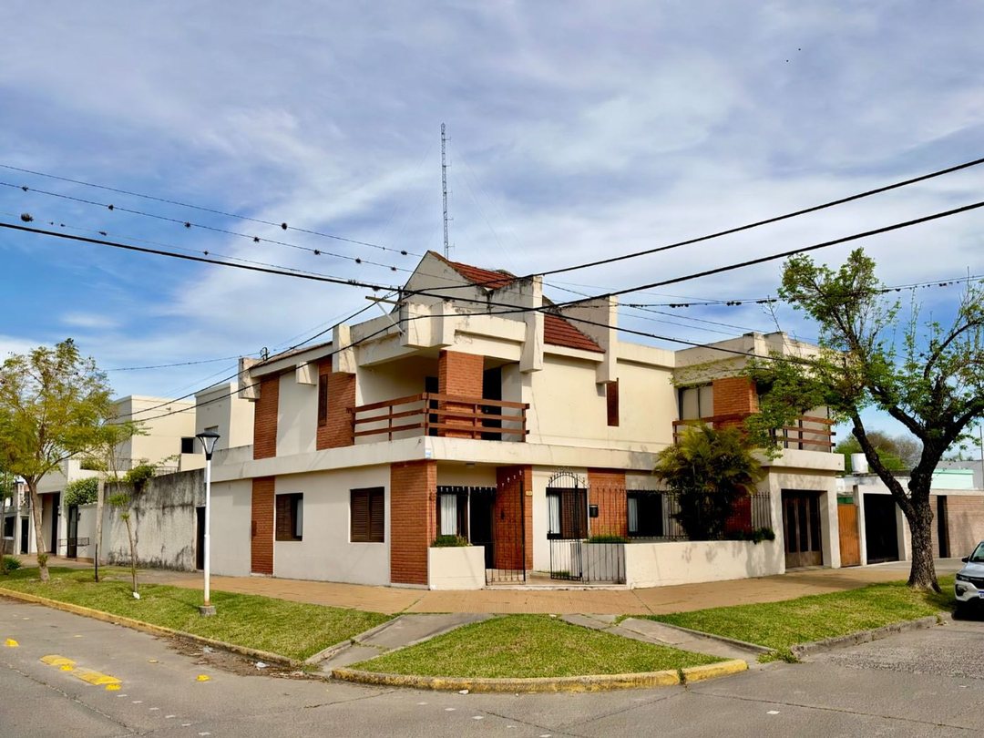 Casa con 5 dormitorios dentro de los 4bv