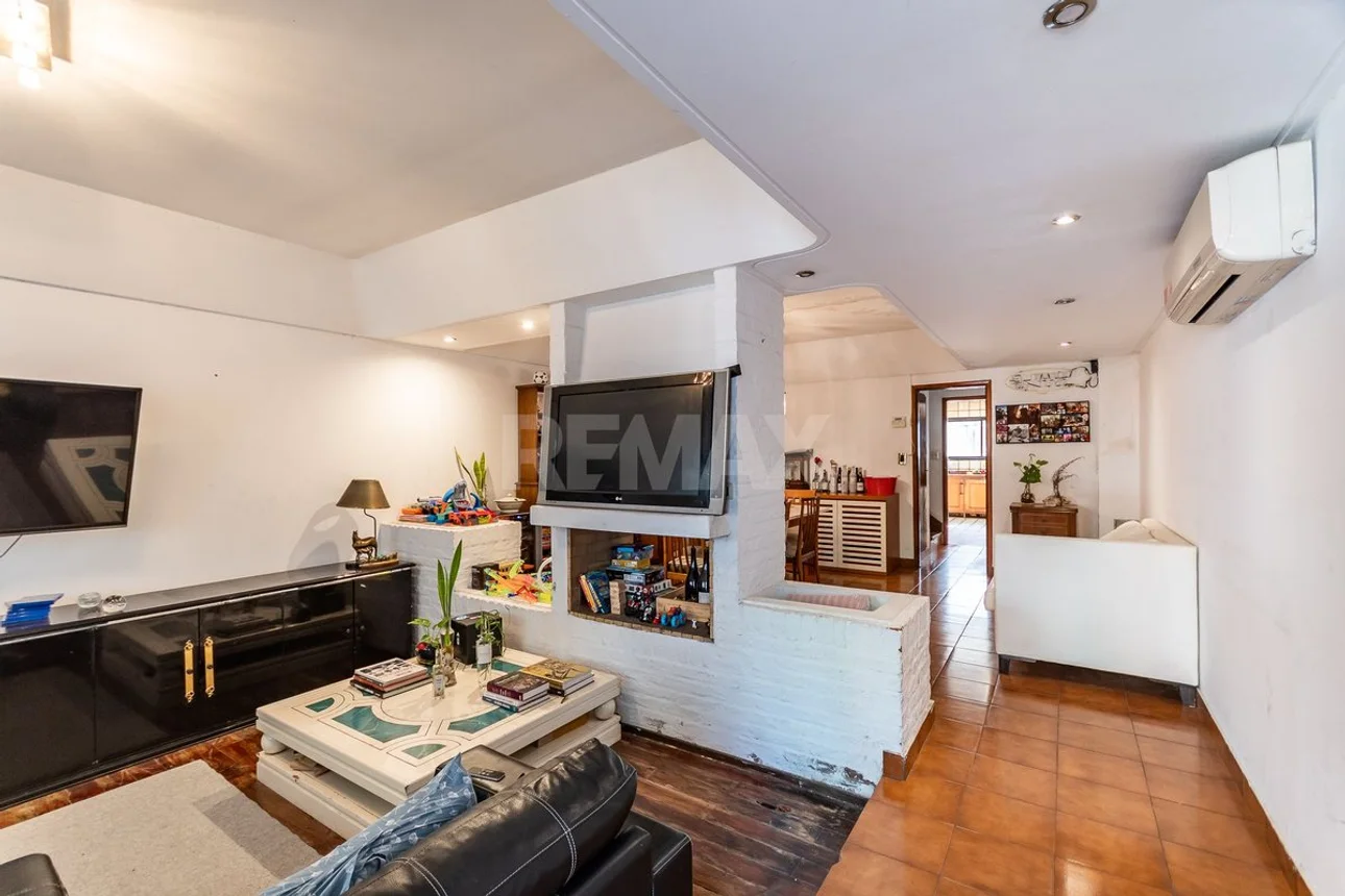 Casa de 6 ambientes en venta en Villa Real, Calle Irigoyen 2000, foto 2