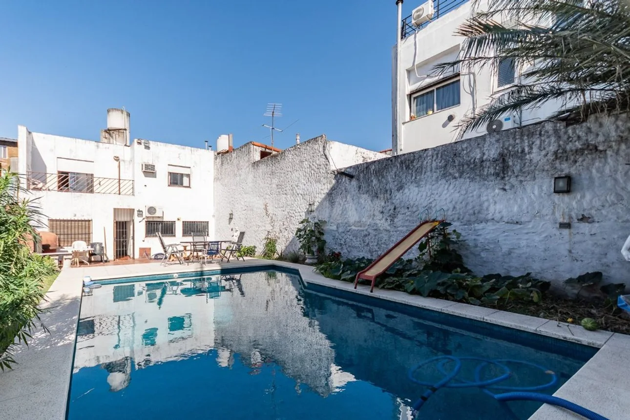 Casa de 6 ambientes en venta en Villa Real, Calle Irigoyen 2000