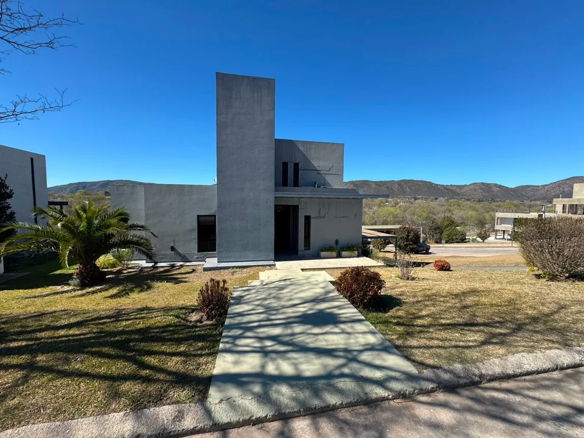 Casa de 4 ambientes en venta en Villa Carlos Paz, Avenida Perito Moreno 1700, foto 2