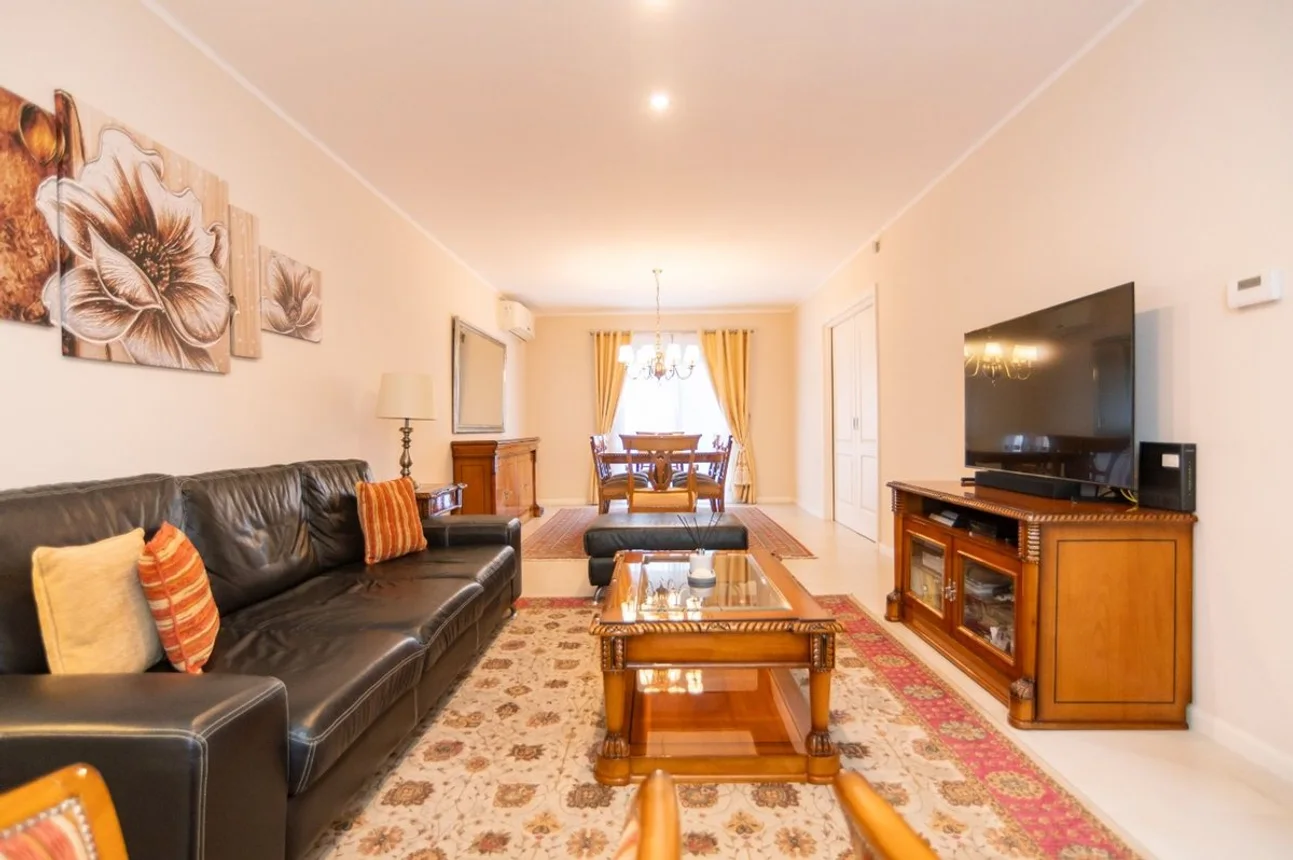 Casa de 6 ambientes en venta en Berazategui, Fincas de Iraola Calle 63 2200