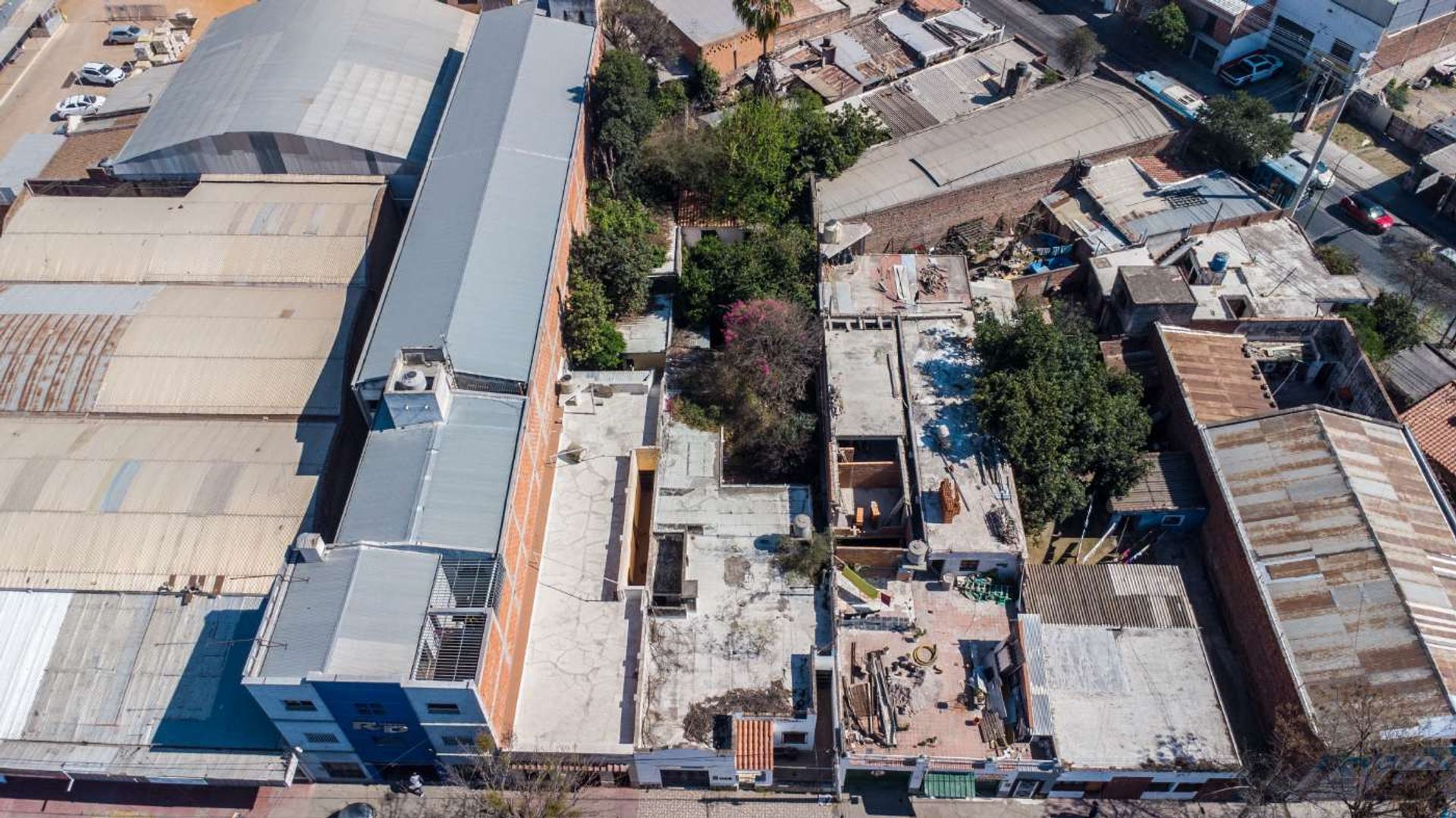CASA VENTA A RENOVAR IDEAL GALPON AV CHILE - foto 5