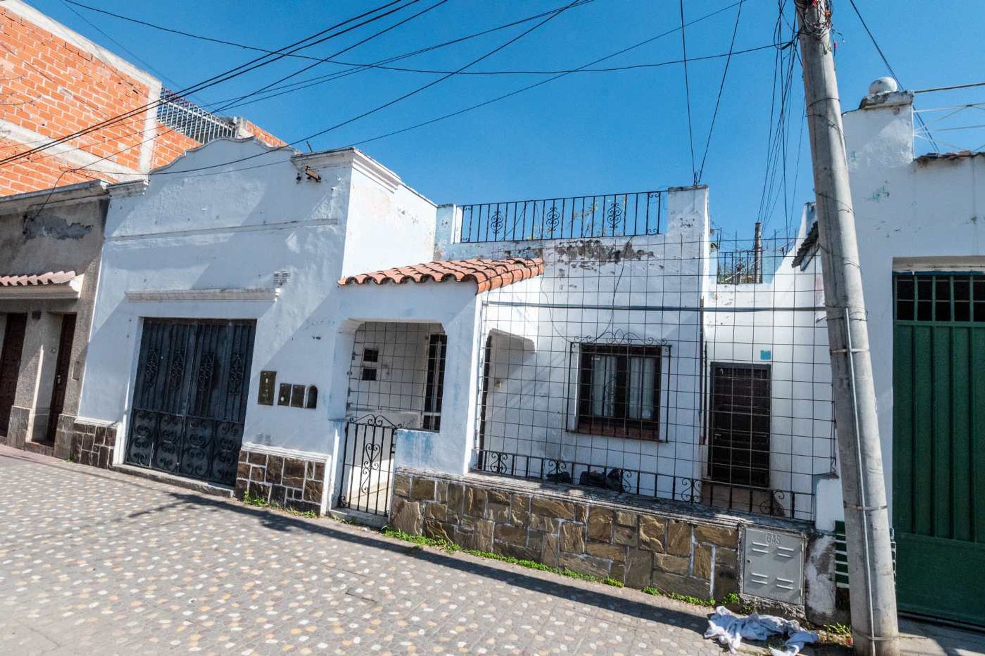 CASA VENTA A RENOVAR IDEAL GALPON AV CHILE - foto 2