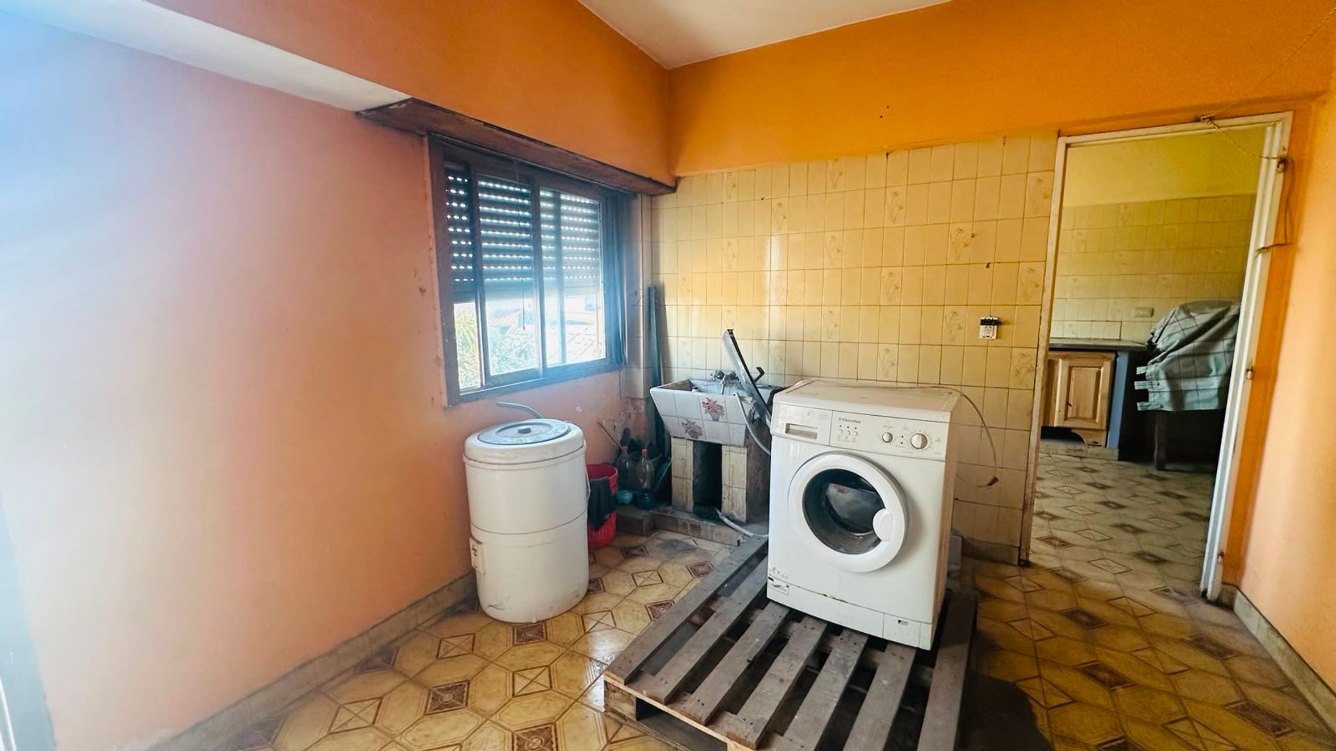 Foto 17 — VENTA PH+3 LOCALES SOBRE AV. HIPOLITO YRIGOYEN
