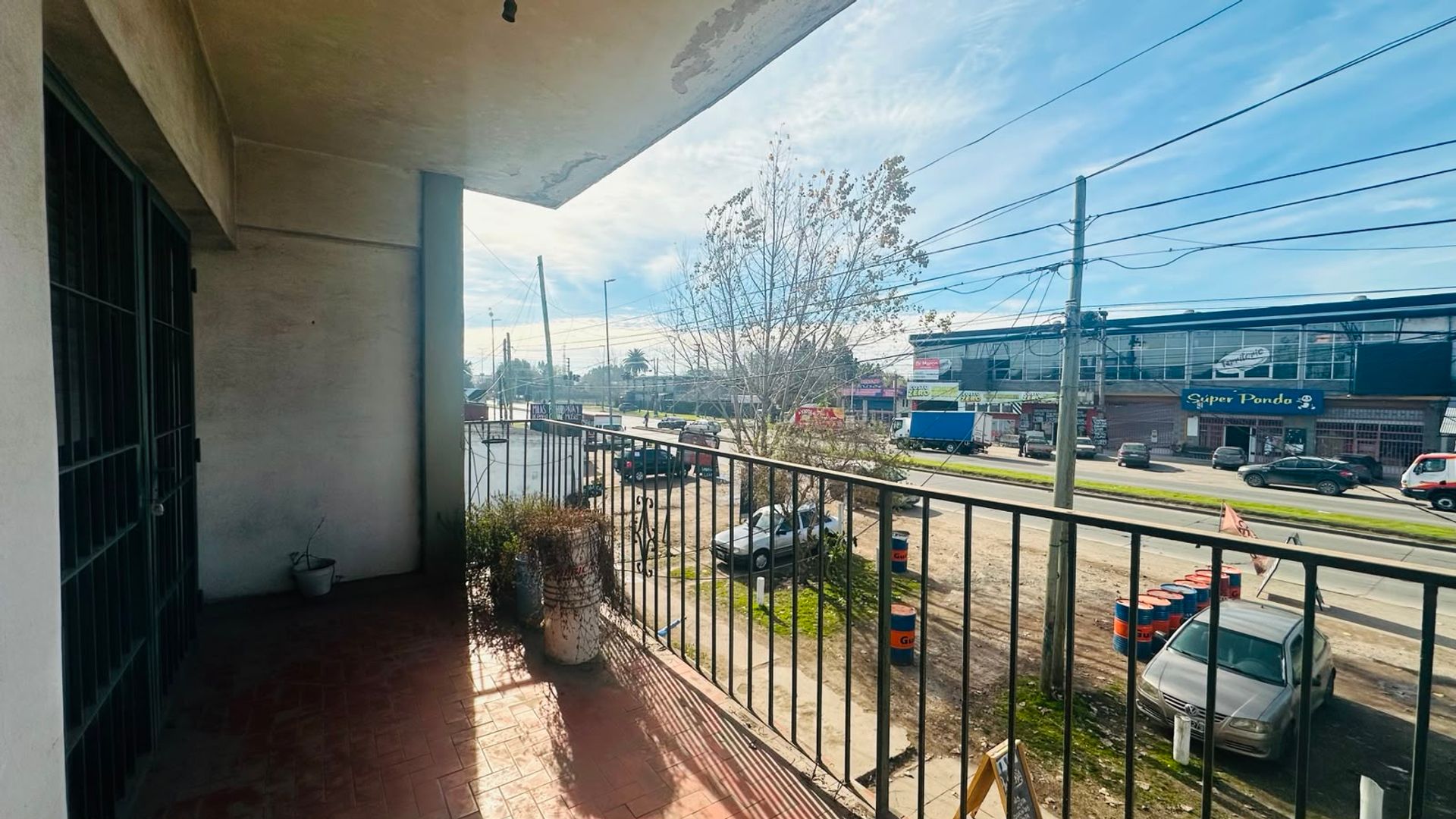 Foto 11 — VENTA PH+3 LOCALES SOBRE AV. HIPOLITO YRIGOYEN