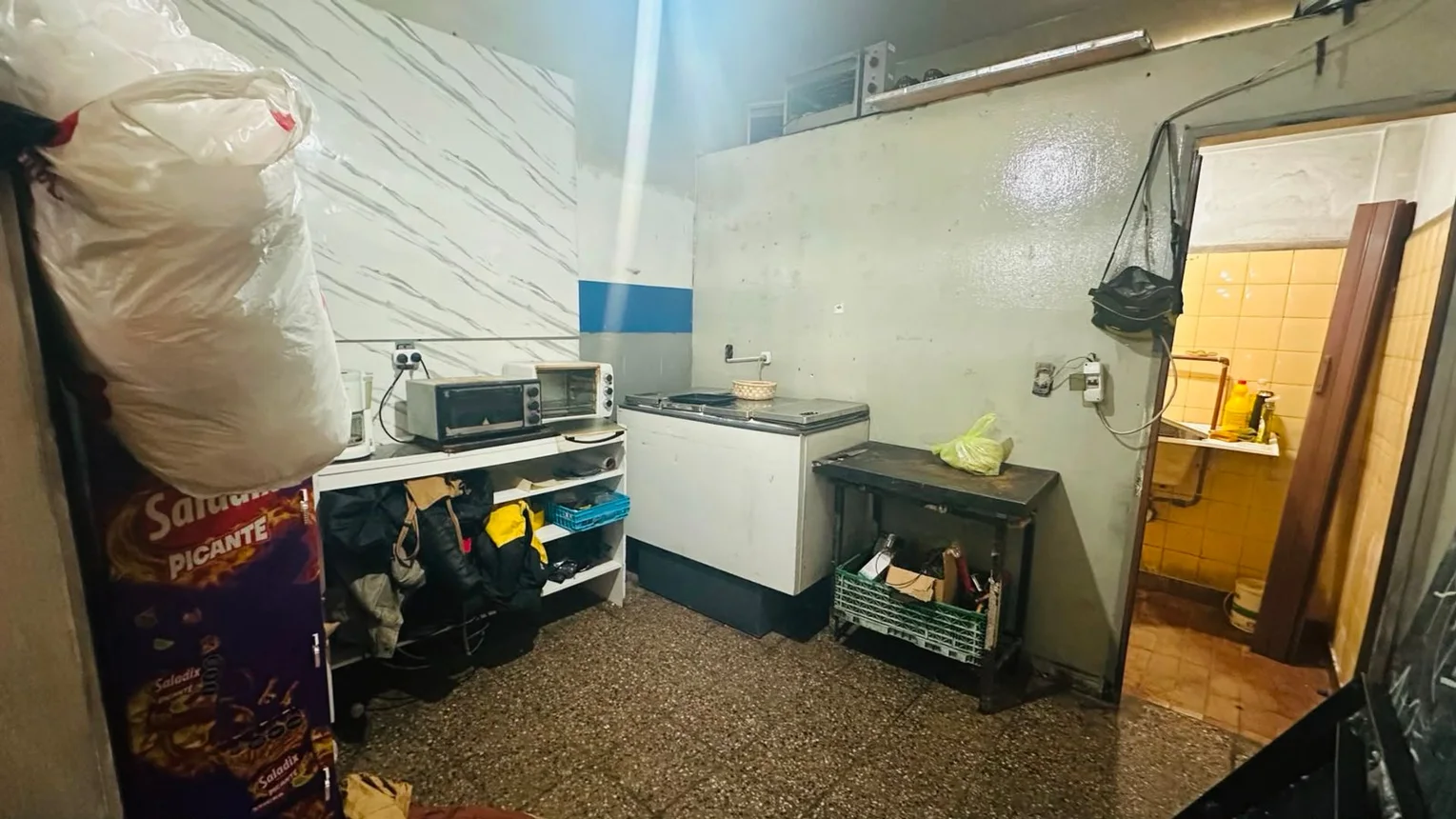 Venta PH y 3 locales sobre av. hipolito yrigoyen, foto 4