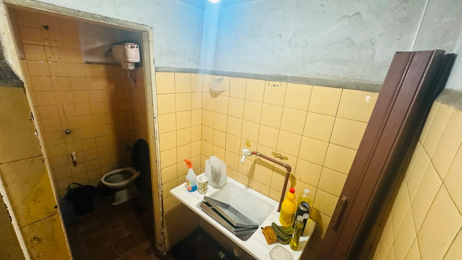 Venta PH y 3 locales sobre av. hipolito yrigoyen, foto 5