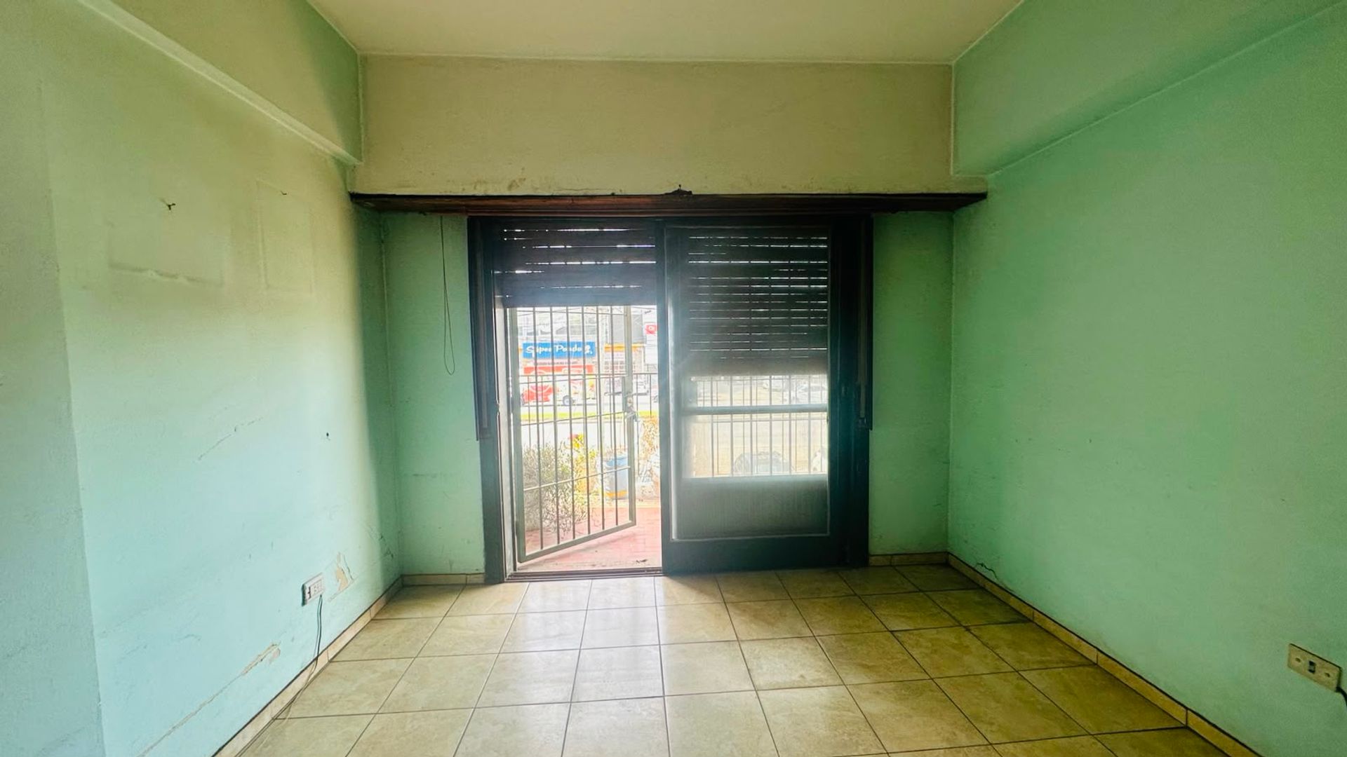 Foto 28 — VENTA PH+3 LOCALES SOBRE AV. HIPOLITO YRIGOYEN