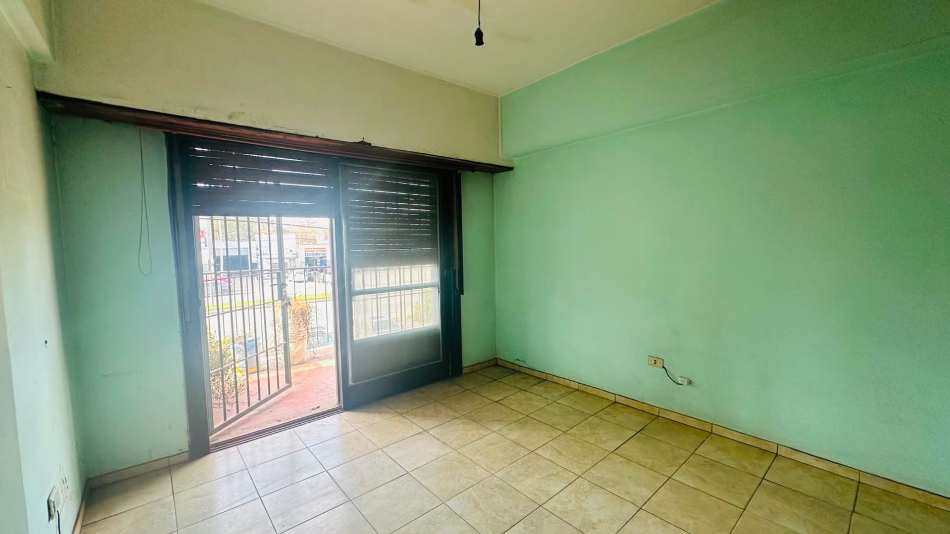 Foto 29 — VENTA PH+3 LOCALES SOBRE AV. HIPOLITO YRIGOYEN