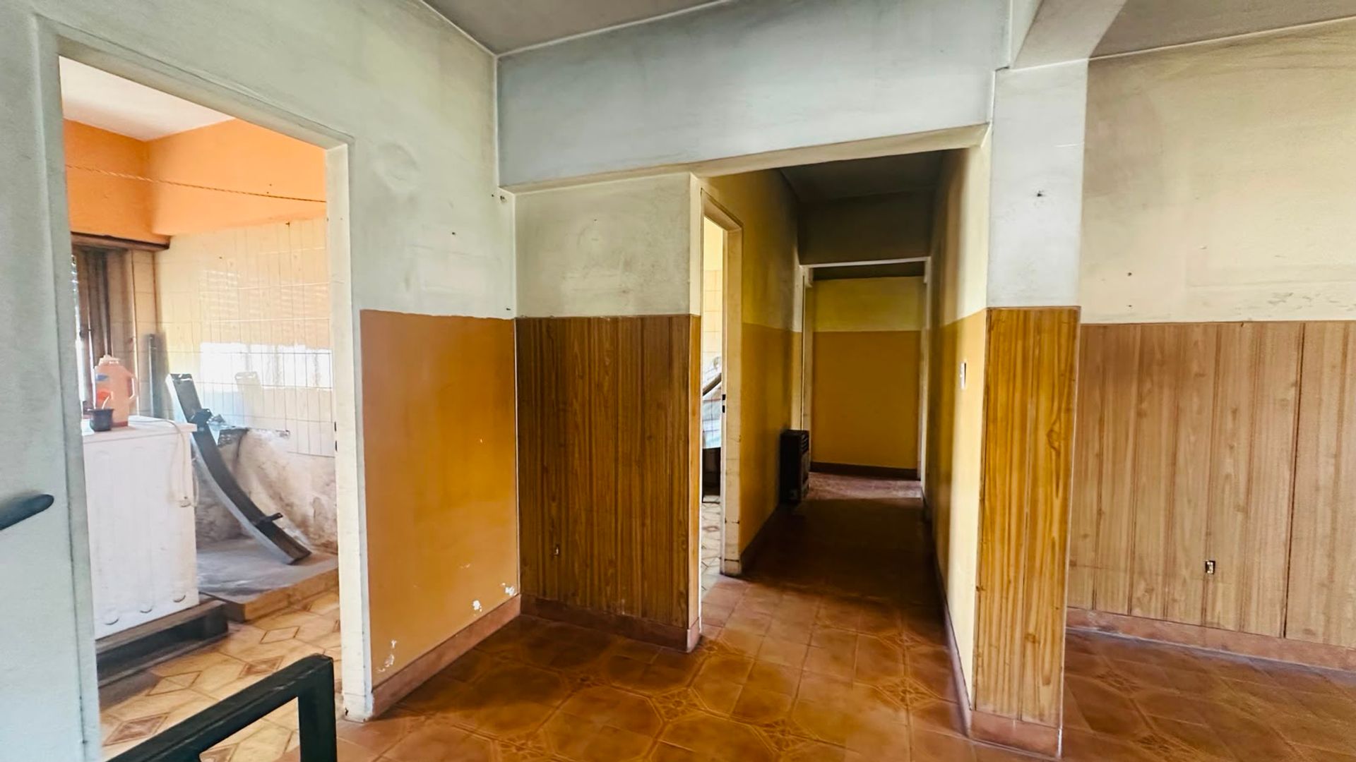 Foto 5 — VENTA PH+3 LOCALES SOBRE AV. HIPOLITO YRIGOYEN