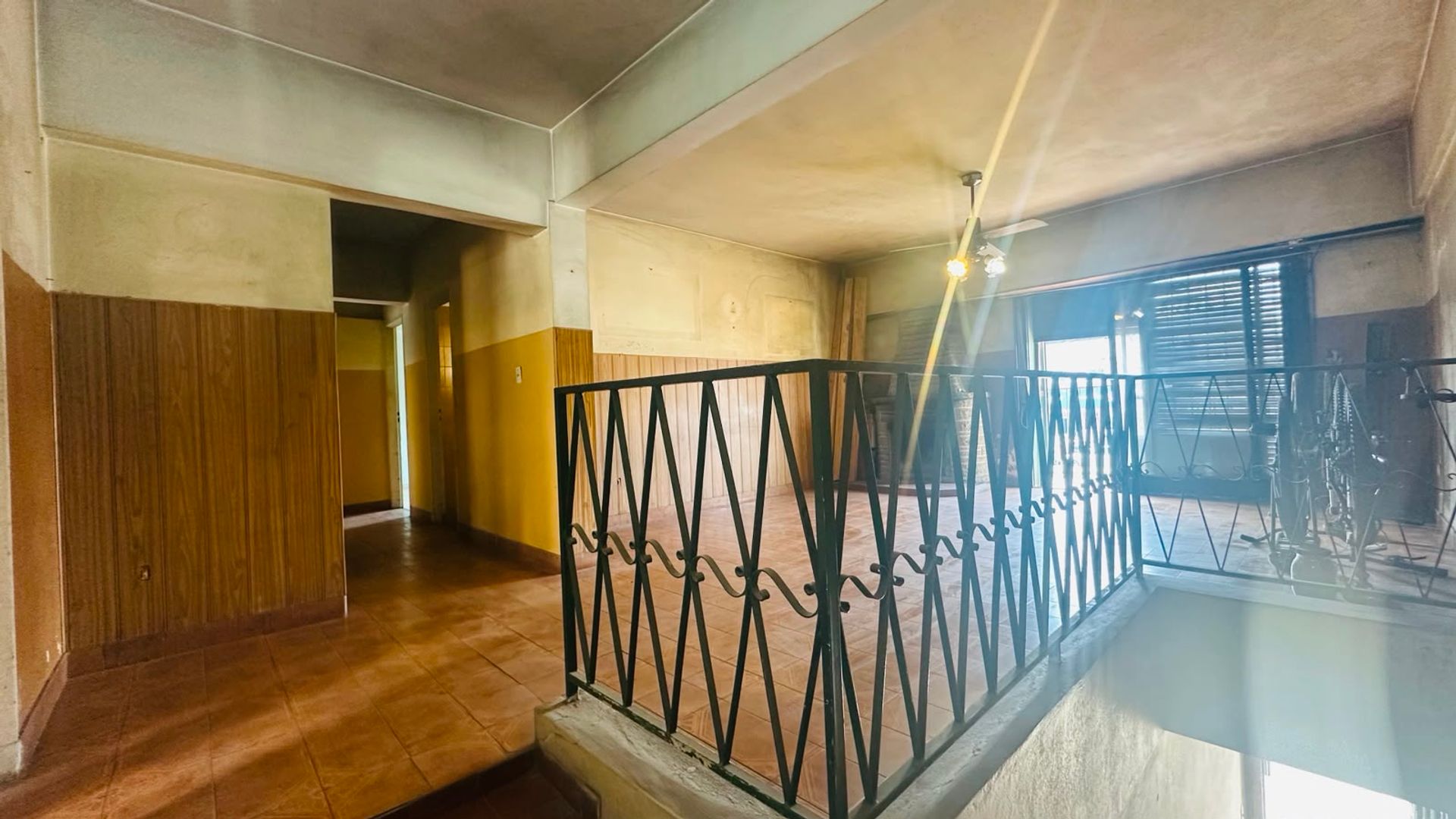 Foto 6 — VENTA PH+3 LOCALES SOBRE AV. HIPOLITO YRIGOYEN