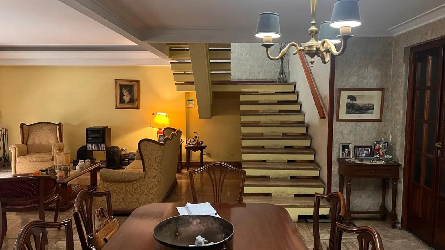 Casa de 6 ambientes en venta en Adrogué, Amenedo 100