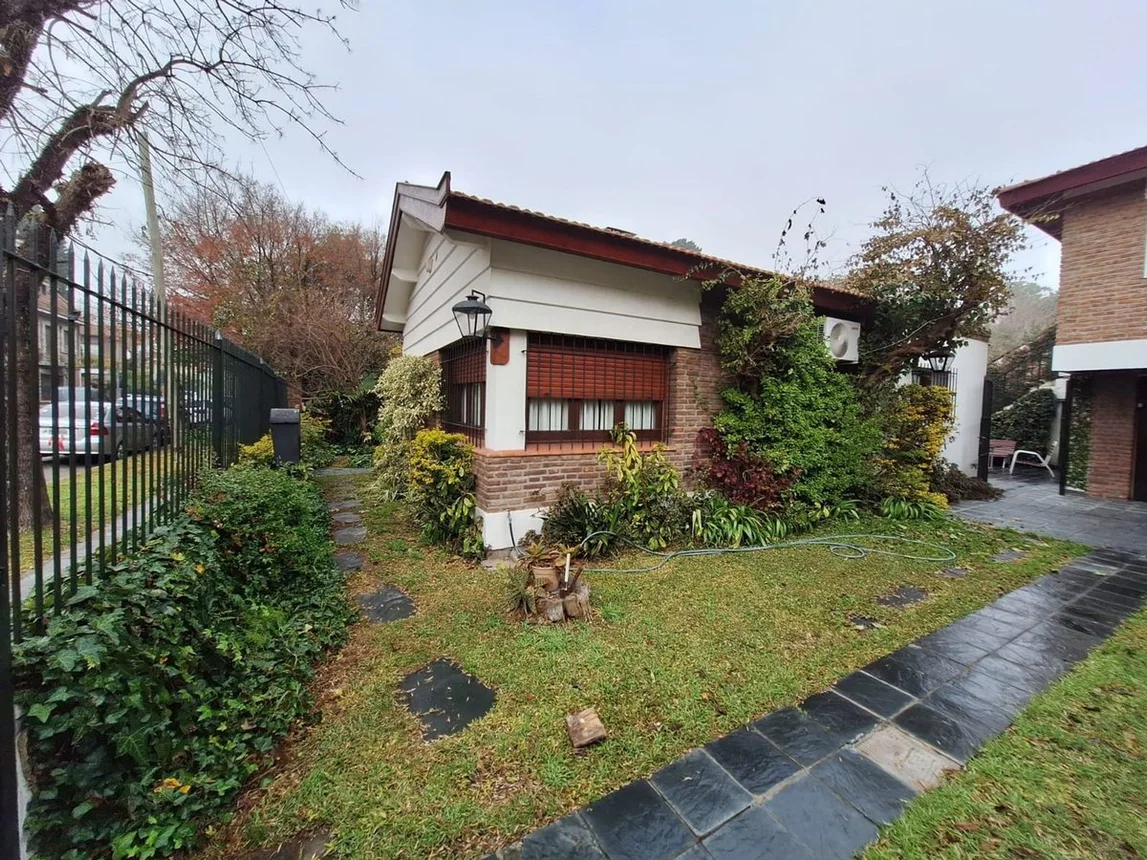 Casa de 5 ambientes en venta en Adrogué, Drumond 500, foto 2