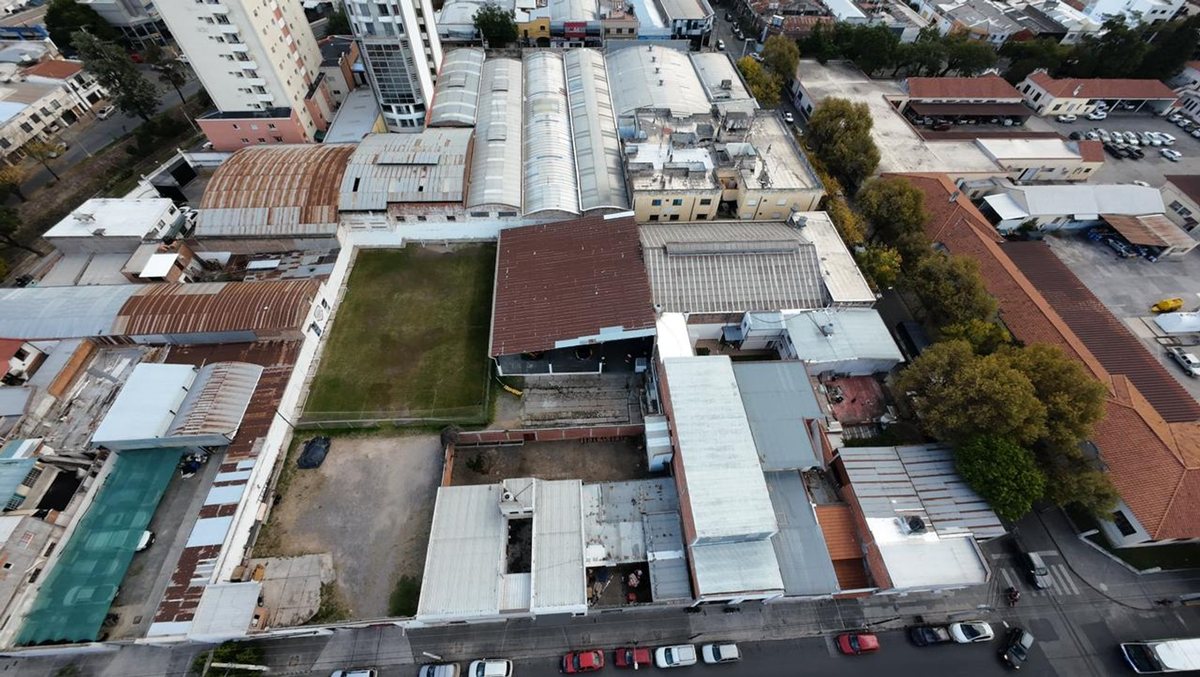 TERRENO VENTA DE 2671 M2 MACROCENTRO - foto 2