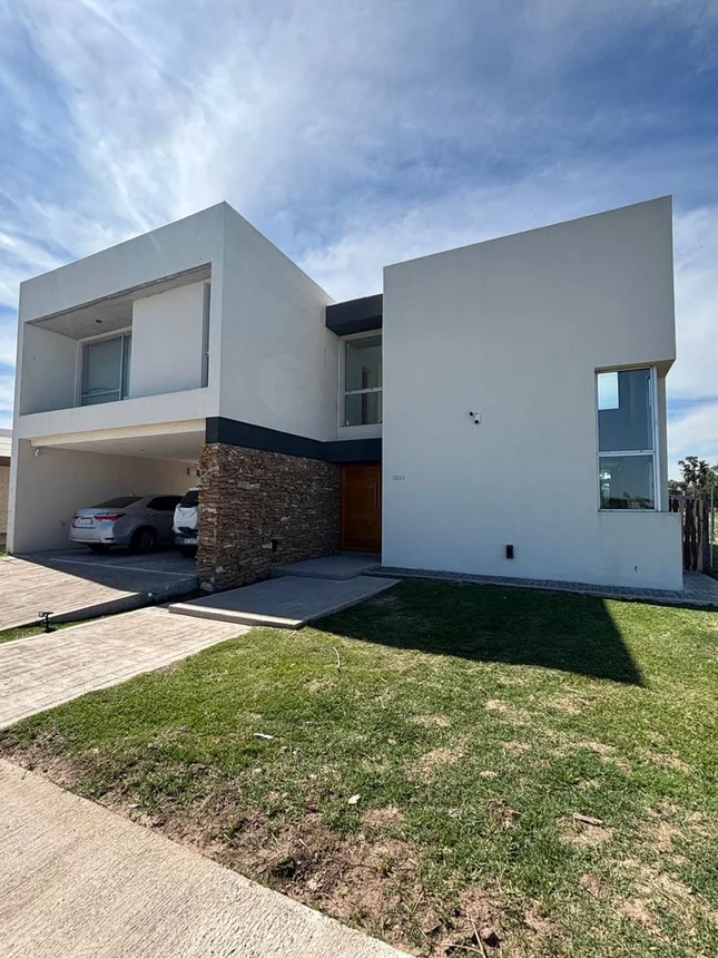 Casa en venta en Funes