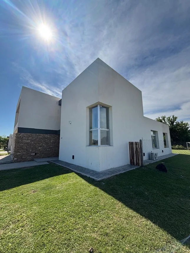 Casa en venta en Funes, foto 2