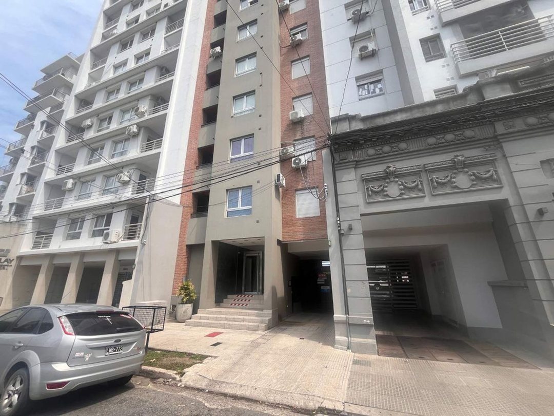 COCHERA EN VENTA. Urquiza 28000