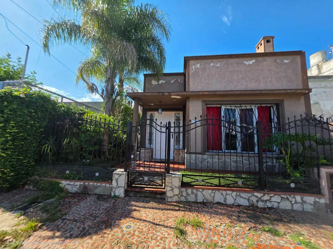 Casa en venta en Bernal Este, Juncal 0