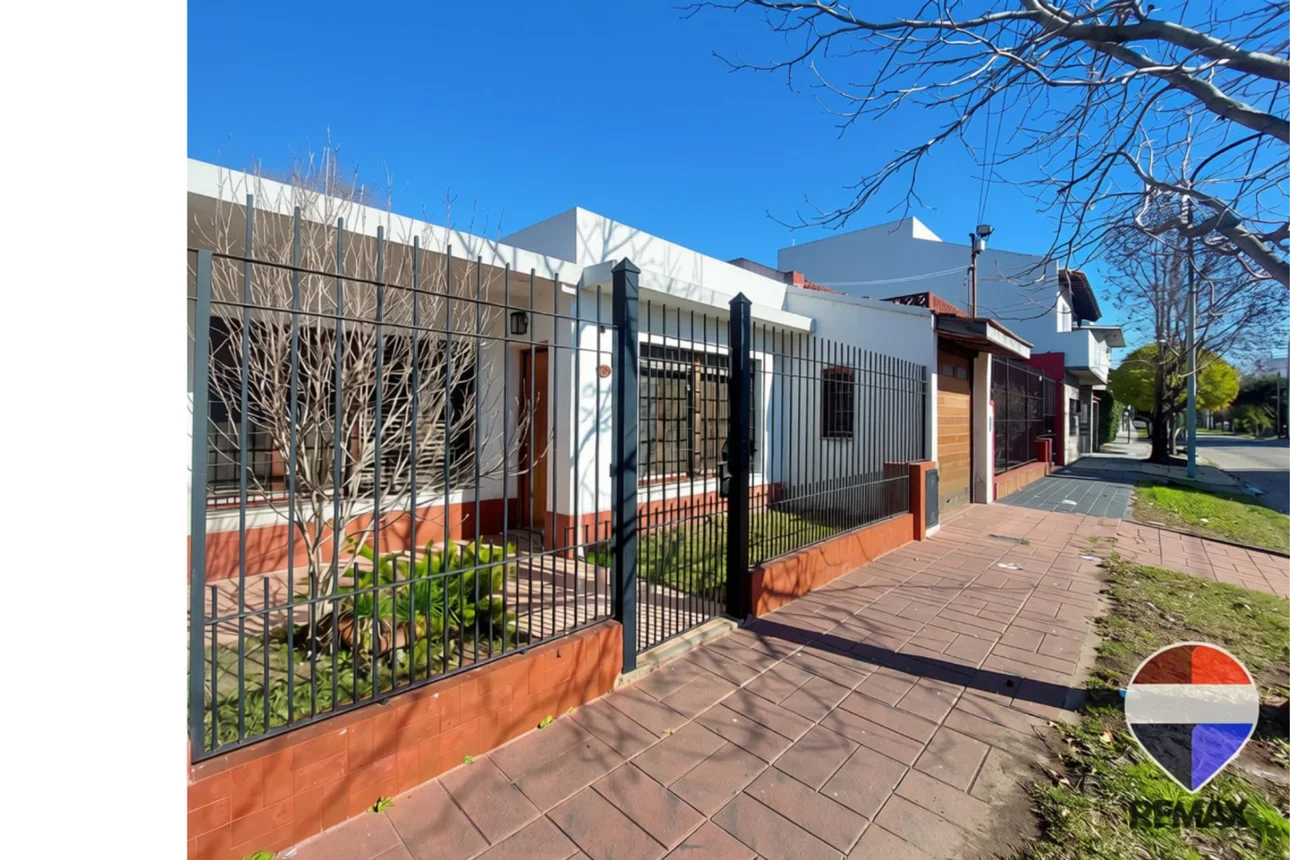 Casa en venta en Don Bosco, Guamini (padre Juan) 2600