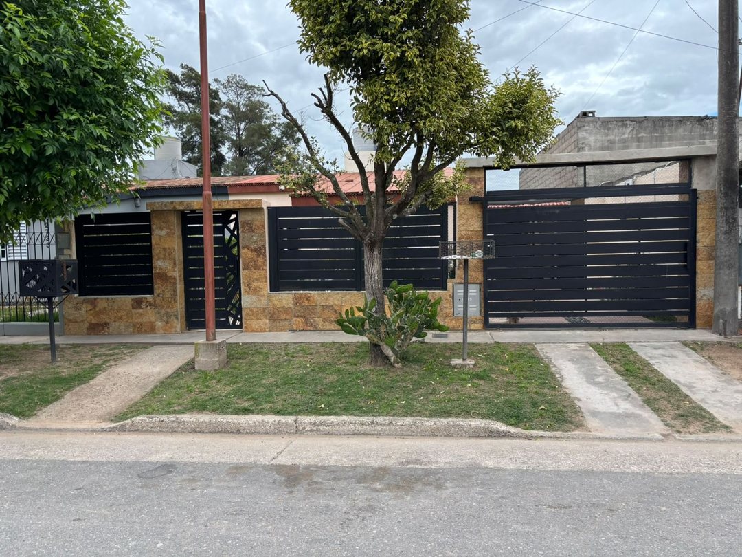 SE VENDE CASA 3 DORM BARRIO SAN MARTÍN,VILLA MARÍA