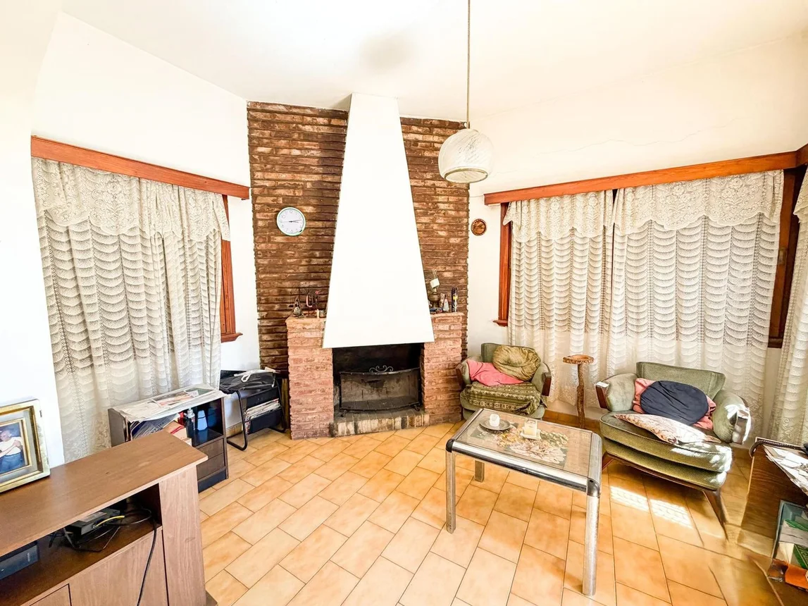 Casa de 4 ambientes en venta en Hurlingham, Debussy 2200