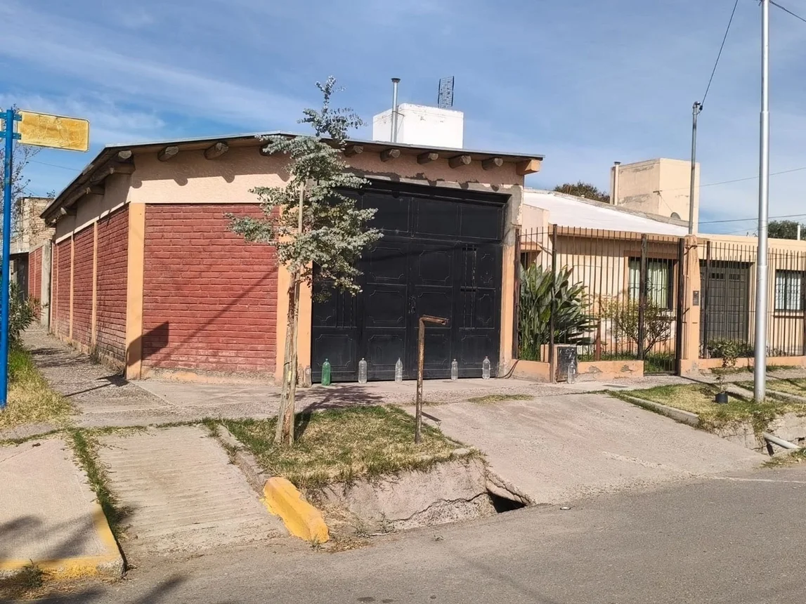 Casa en venta en Guaymallén, foto 2