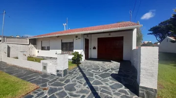 VENTA CASA 3 AMB CON GRAN PARQUE CERCA DE LA COSTA