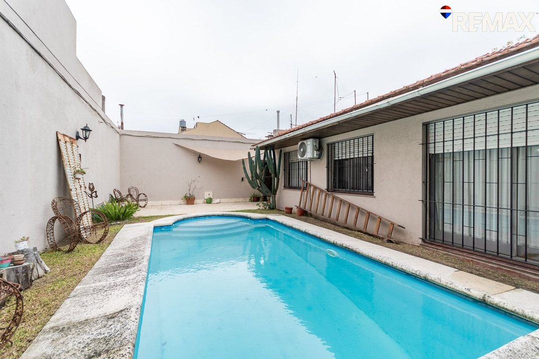 Chalet 4 amb con pileta y quincho Apto Credito