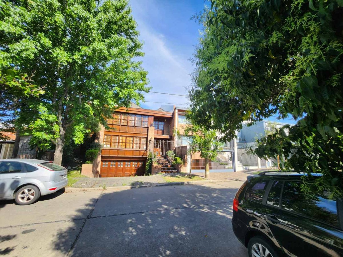 Foto 7 — VENTA CASA 5AMB BARRIO PARQUE BERNAL PATIO COCHERA