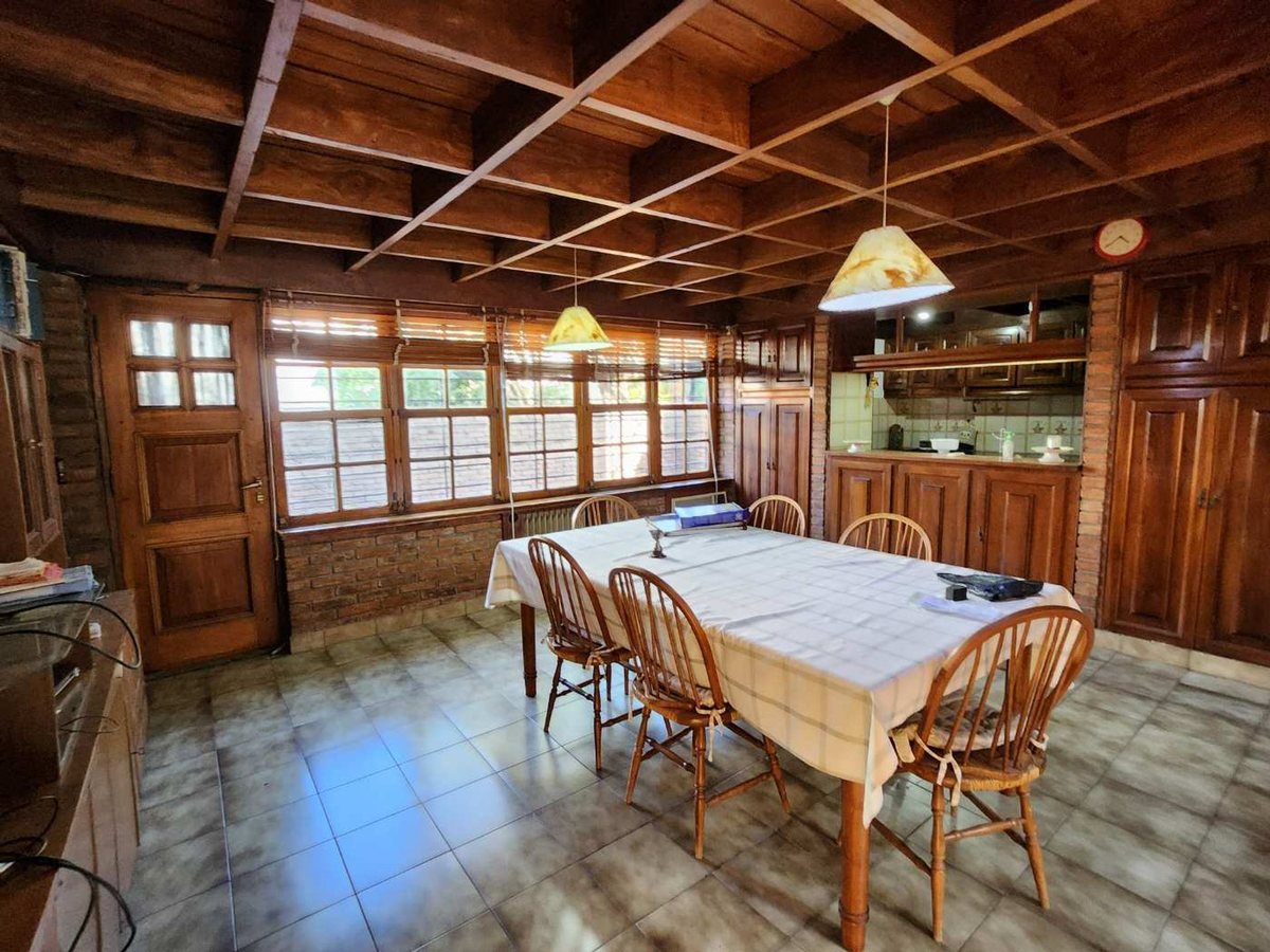 Foto 6 — VENTA CASA 5AMB BARRIO PARQUE BERNAL PATIO COCHERA