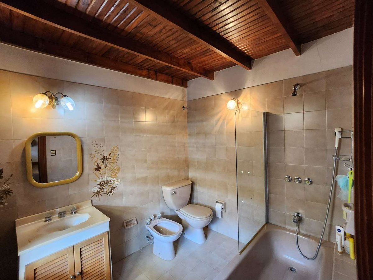 Foto 10 — VENTA CASA 5AMB BARRIO PARQUE BERNAL PATIO COCHERA
