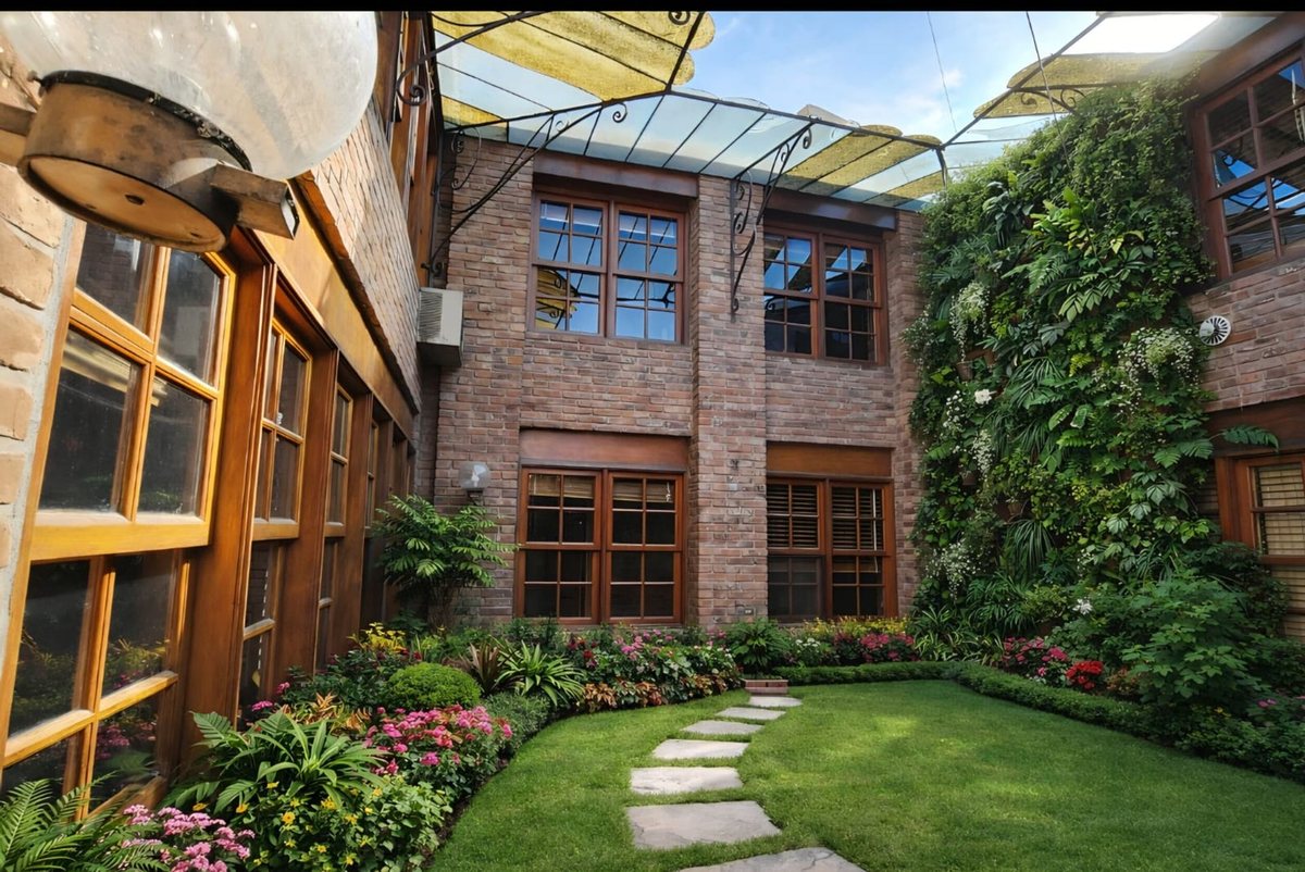 VENTA CASA 5AMB BARRIO PARQUE BERNAL PATIO COCHERA