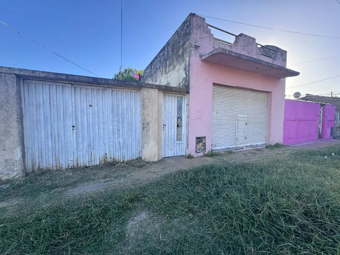 Casa en venta en Isidro Casanova