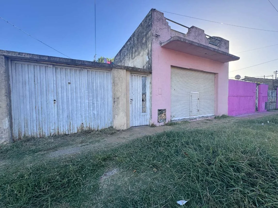 Casa en venta en Isidro Casanova, foto 2