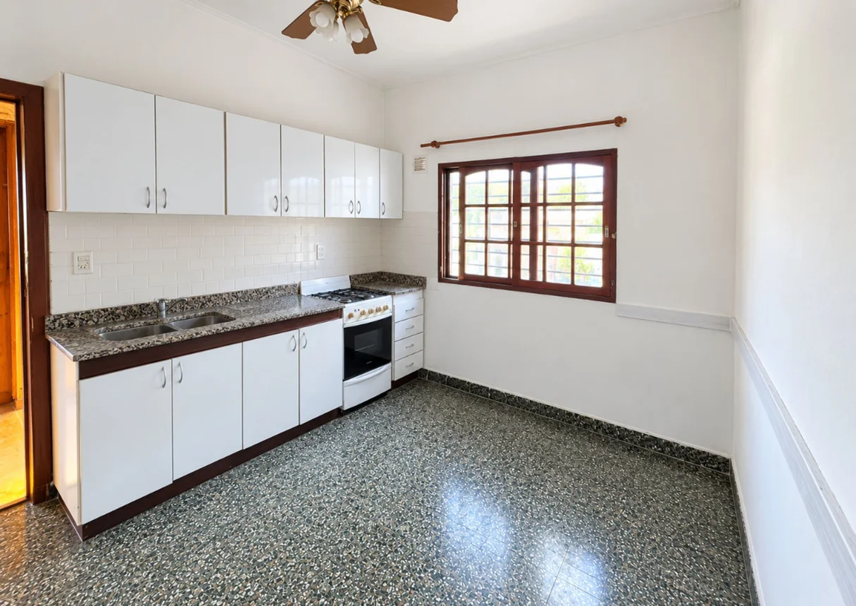 Casa de 4 ambientes en venta en Berazategui, 19 E/ 140 y 141 4000